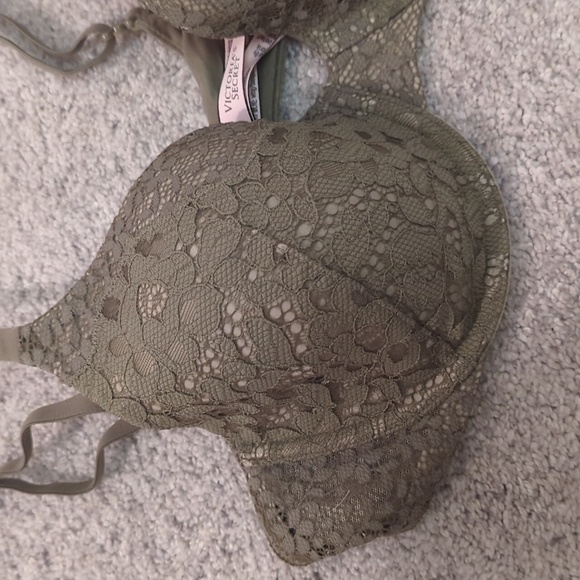 Victoria's secret, green lace bra , 34C - Picture 2 of 4